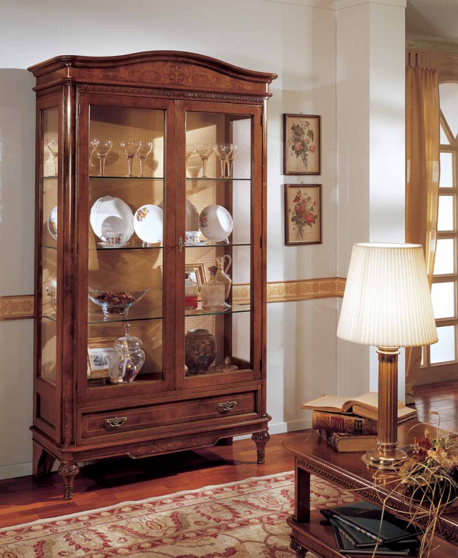 Showcase with glass facade, Corso