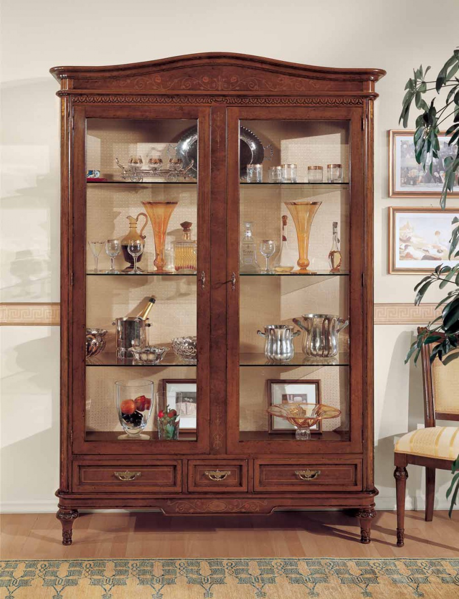 Showcase with glass facade, Corso