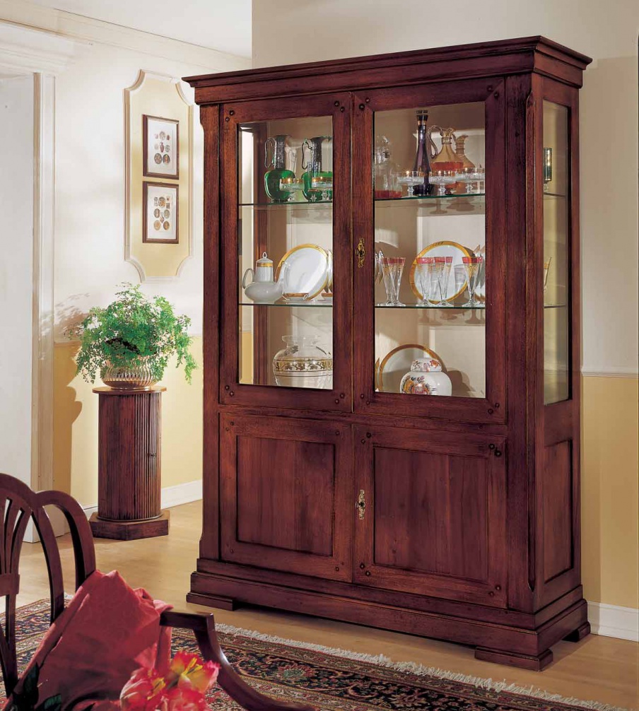 Showcase with glass facade, Corso