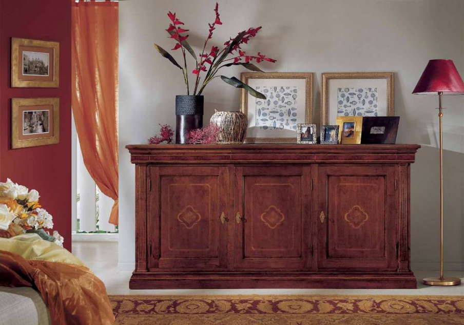 Wooden chest of drawers, Corso