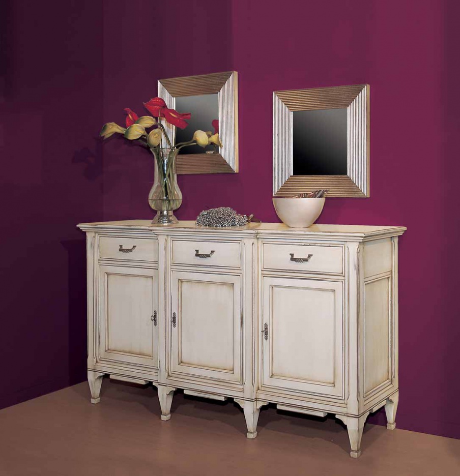 A low chest on legs, Corso