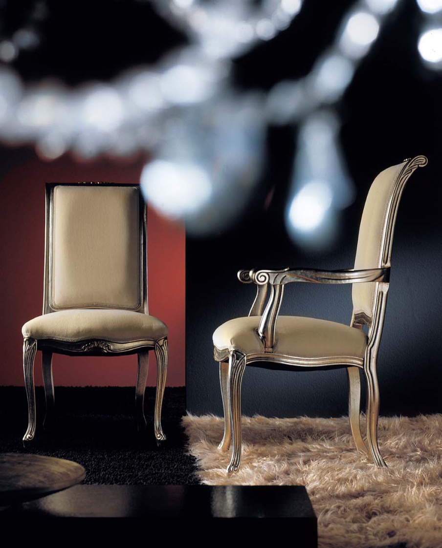 Chair Thea, Formerin