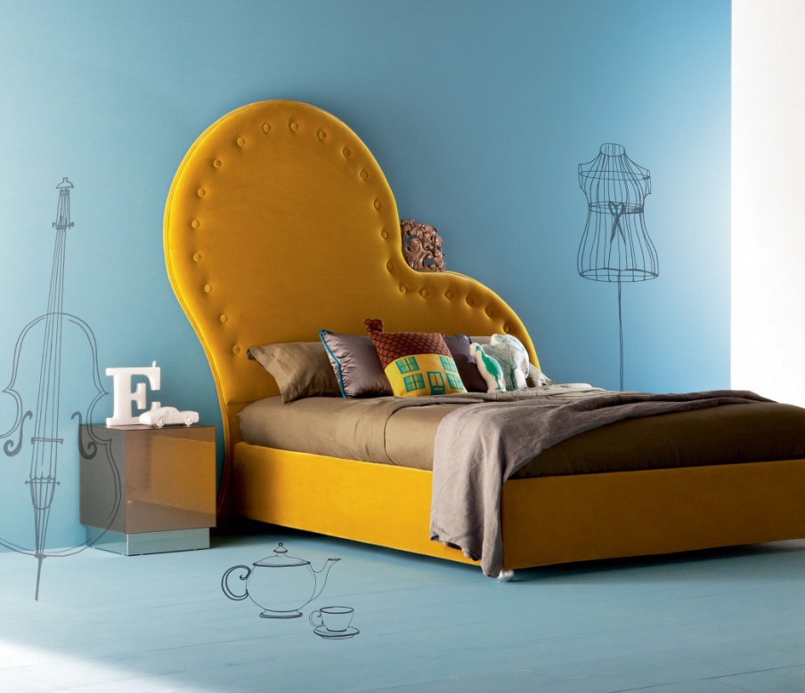 Bed with high headboard Valentino, Creazioni