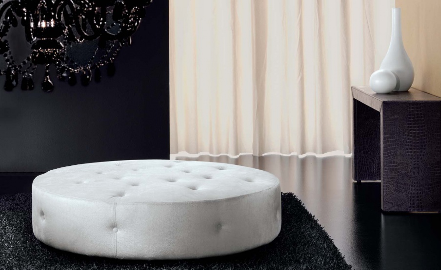 Poof Roundy, Formerin