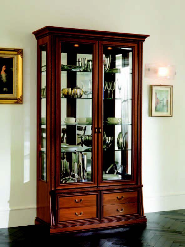 Showcase with glass facade, Favero