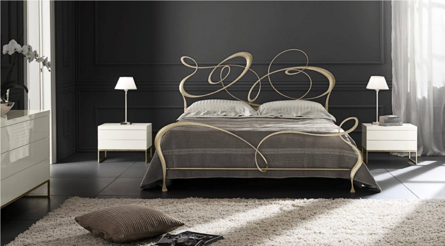 Bedroom set - bed, nightstands, dresser, Cantori