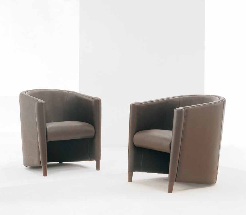 Chair in leather upholstery, Gyform