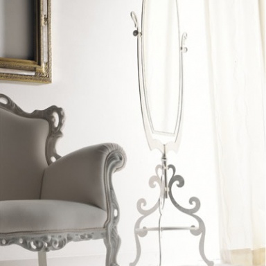 The oval floor mirror Specchiera Ester