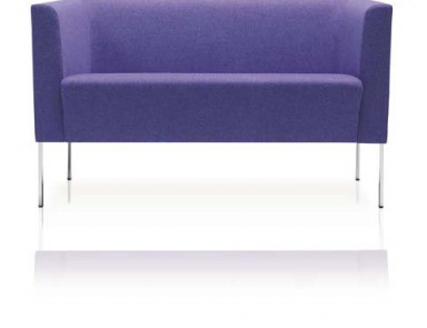 The sofa is on high legs made of metal, La Cividina