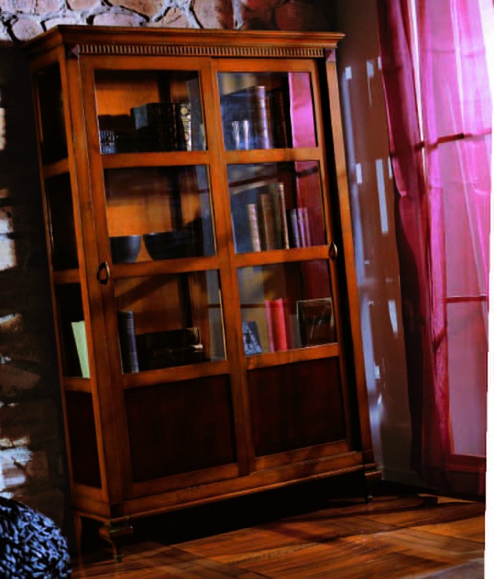 Showcase with glass facade, Decora