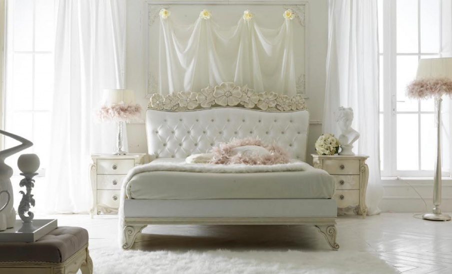 Double bed, Avenanti