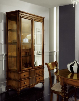 Showcase with glass facade, Decora