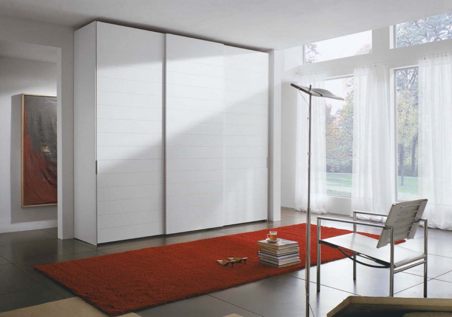 The armadi wardrobe laccati, Line Gianser