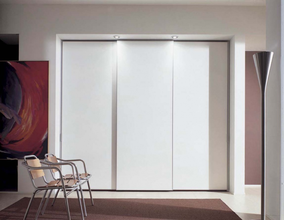 The armadi wardrobe laccati, Line Gianser