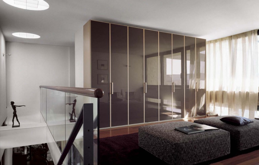 The armadi wardrobe vetri, Line Gianser