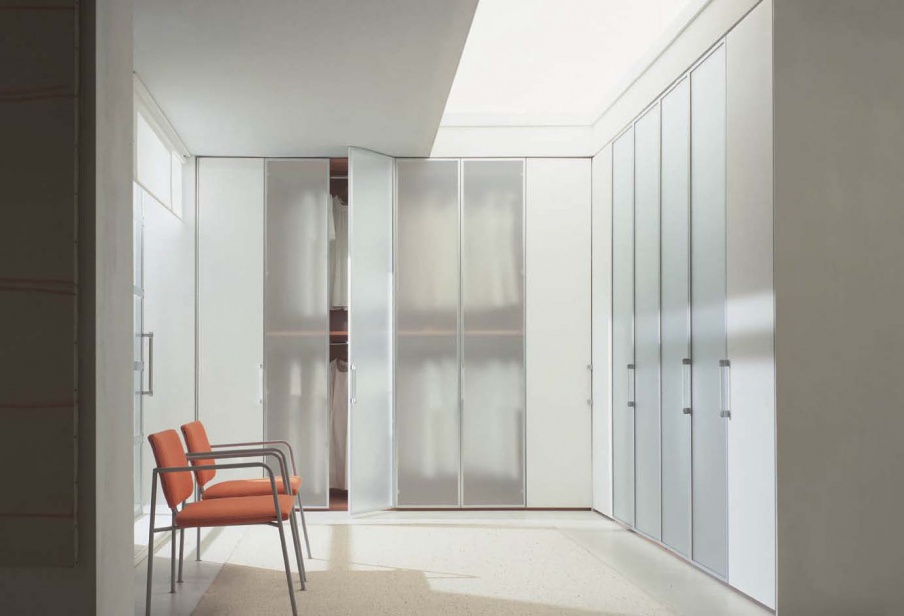 The armadi wardrobe vetri, Line Gianser