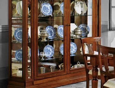 Showcase with glass facade, Le Fablier