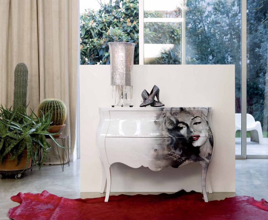 A chest of drawers on high legs Concept Moda'rte, Moda