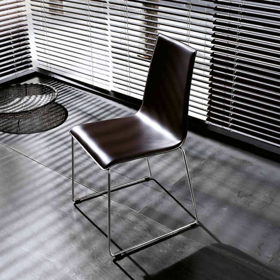 Chair on a metal frame, Midj