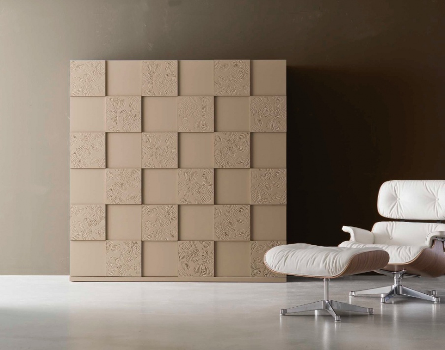 The Cabinet is made of solid wood, Capo D'opera