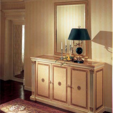 A chest of drawers OAK