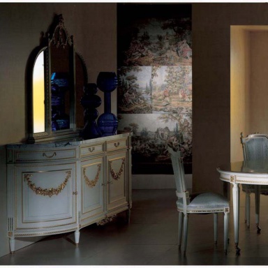 A chest of drawers OAK