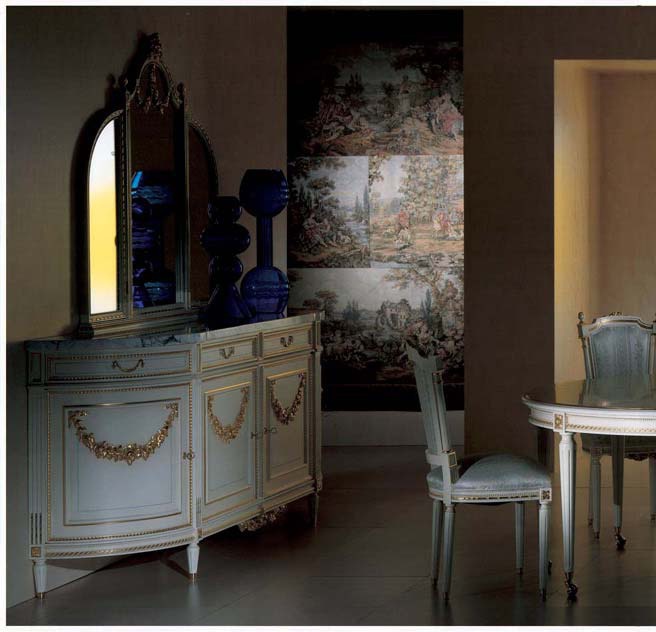Wood chest with carved garlands, OAK