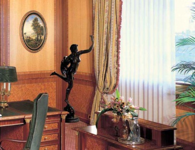 Wood chest with double doors, OAK