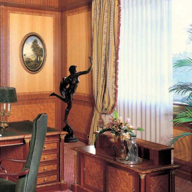 A chest of drawers OAK