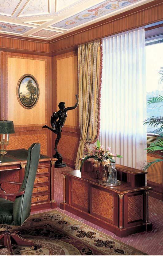 Wood chest with double doors, OAK