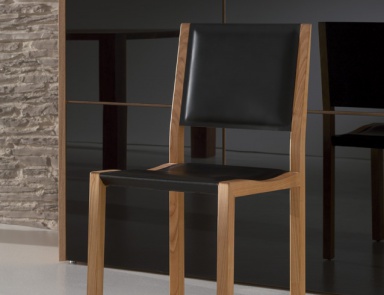 Chair in leather upholstery, Oliver B