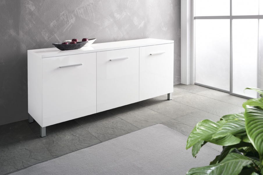 Dresser with metal legs, Oliver B