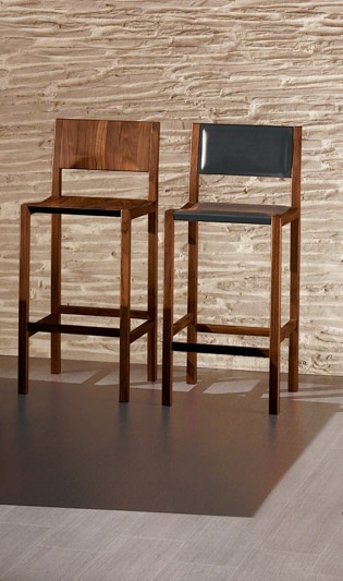 Bar stool with armrests, Oliver B