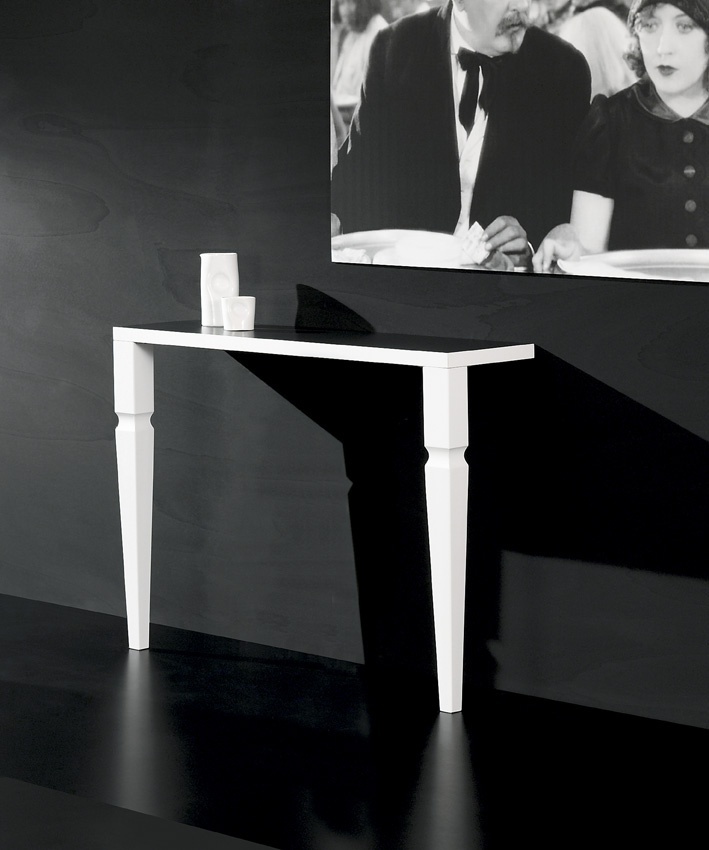 The console on high legs, Oliver B