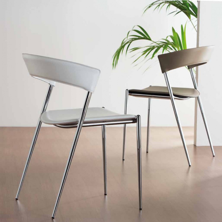 Chair on a metal frame, Midj