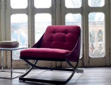 A chair without armrests, Nube