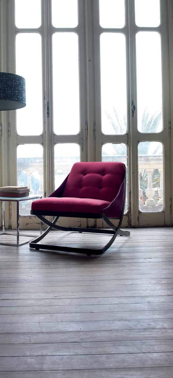 A chair without armrests, Nube