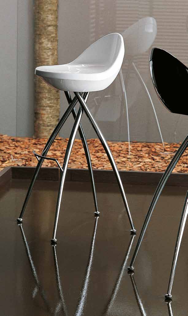 Chair on a metal frame, Midj