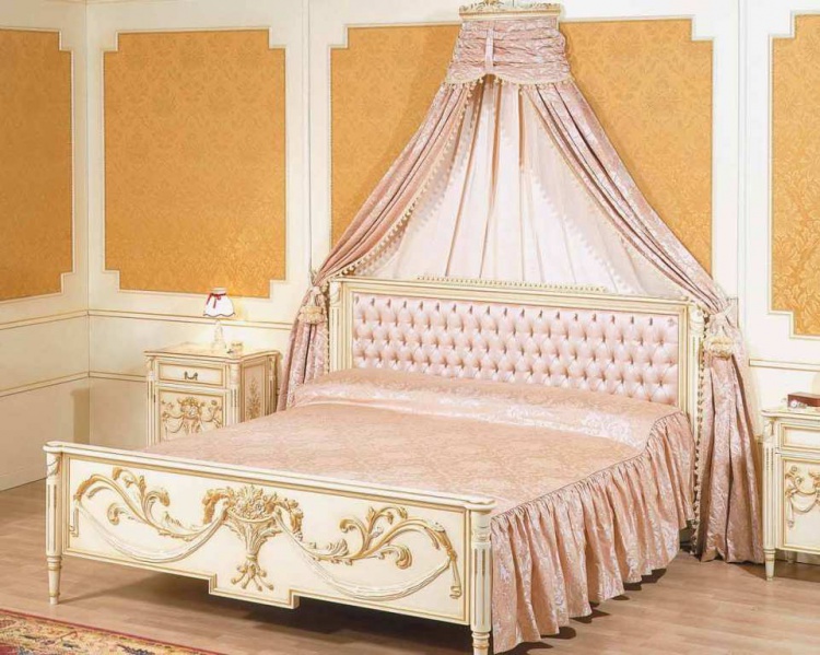 Double bed from Italian manufacturer Fratelli Radice