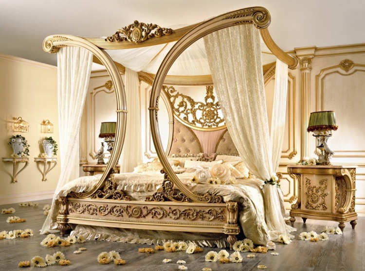 Raffles bed from Italian manufacturer Riva Mobili d'arte