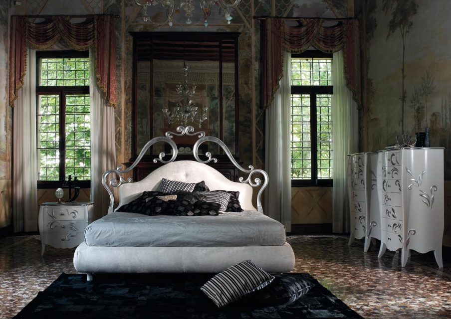 Set for bedroom made of natural wood, Giorgio Piotto