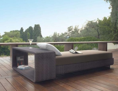 Day bed on low legs, Roberti Rattan