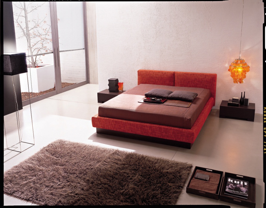 Double bed with low headboard, Santarossa