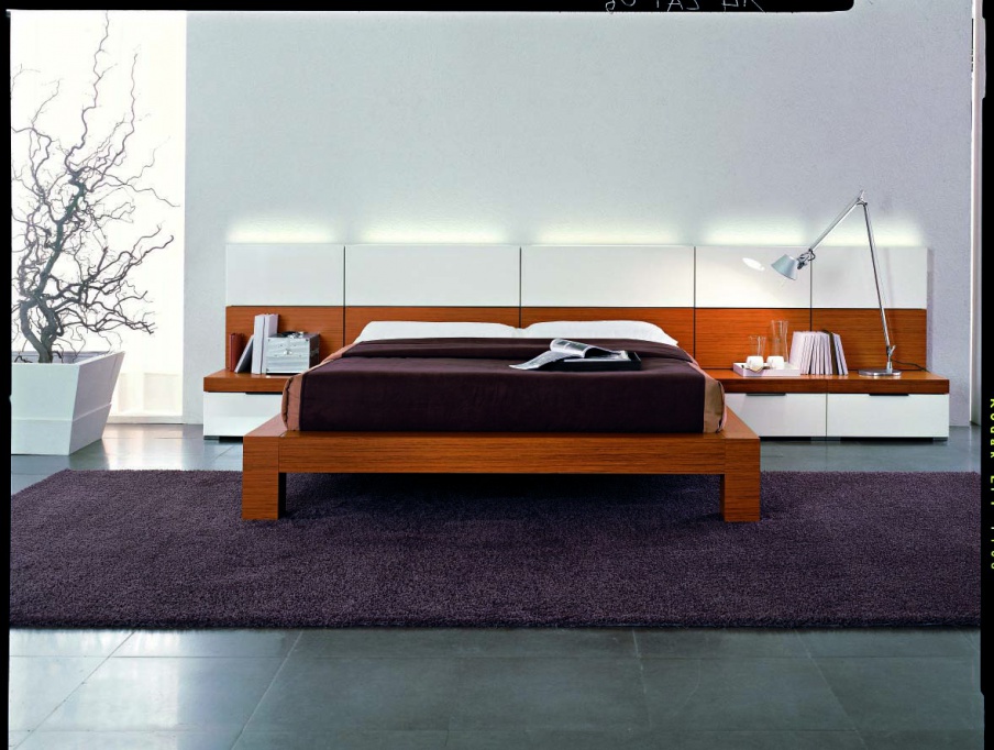 Double bed on massive legs, Santarossa