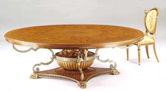 Round and oval dining tables