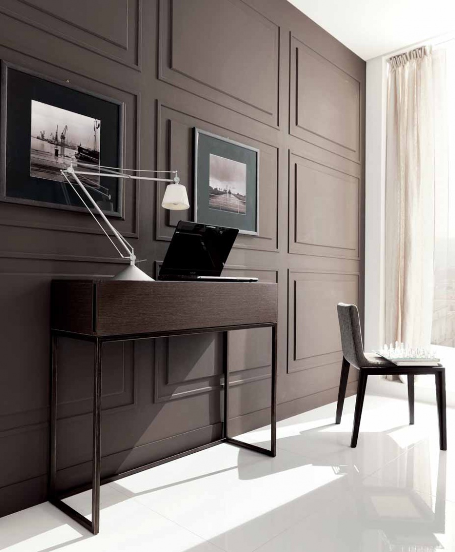 The console on high legs, Zanette