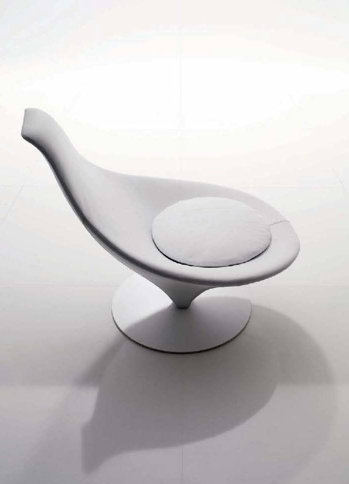 A chair without armrests, Desiree