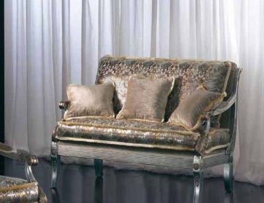 The sofa doubles, Seven sedie perfectly