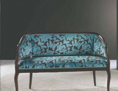 The sofa doubles, Seven sedie perfectly