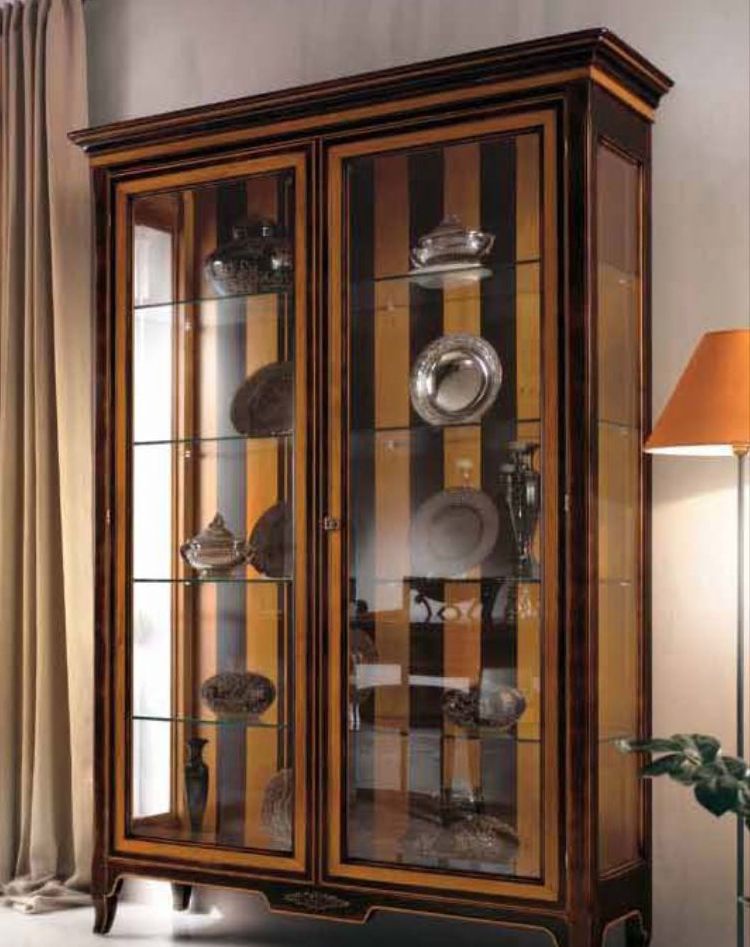 Showcase, Seven Sedie Perfectly